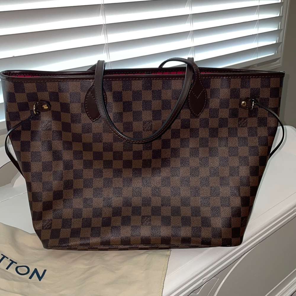 LV look alike bag. Fake never full. Comes with dust bag, papers and clutch.